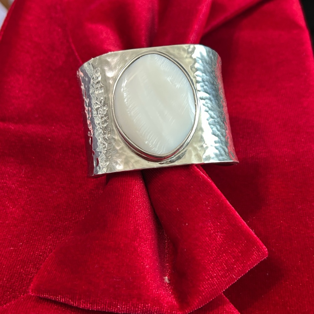 Vtg Hammered Sterling Silver Mother Of Pearl Wide Cuff Bracelet - Picture 7 of 10